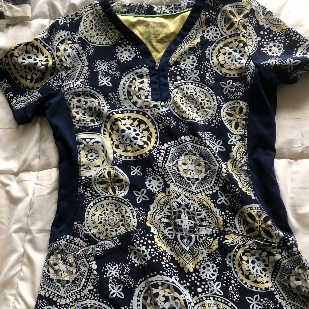 Patterned scrub top